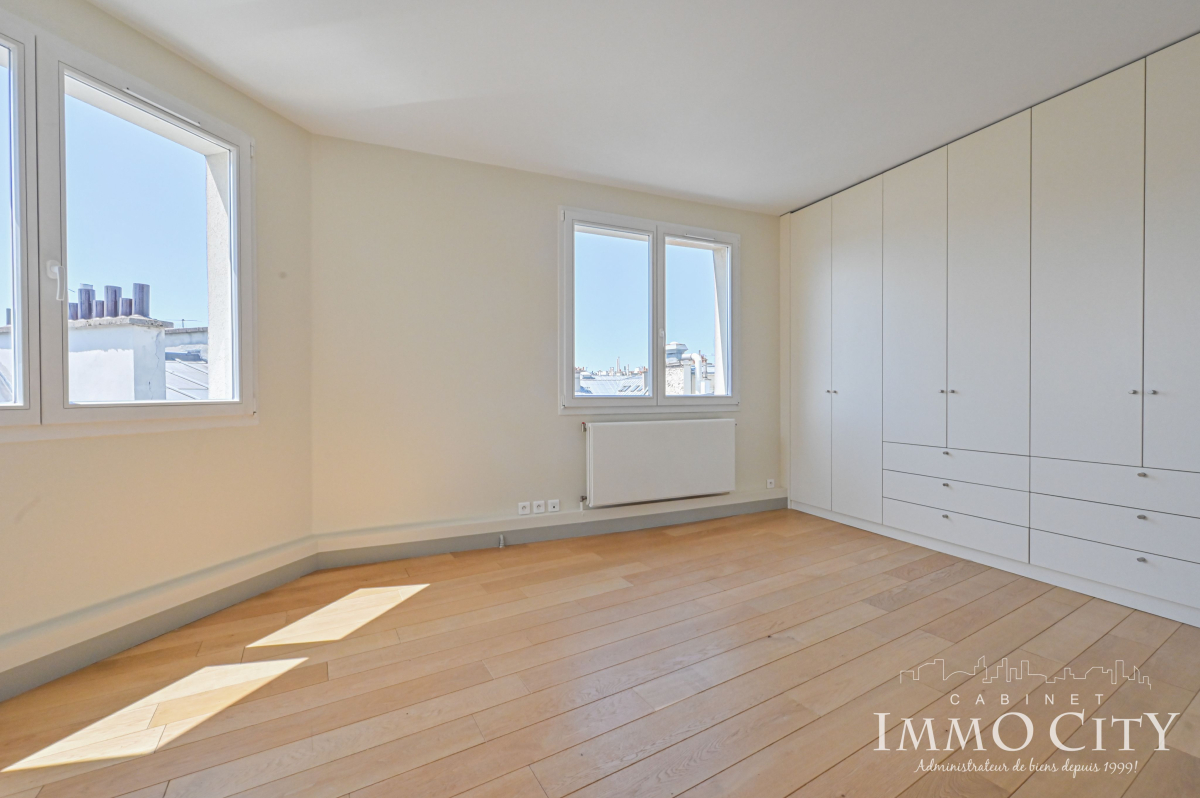 Location Appartement  2 pièces - 60.8m² 75008 Paris