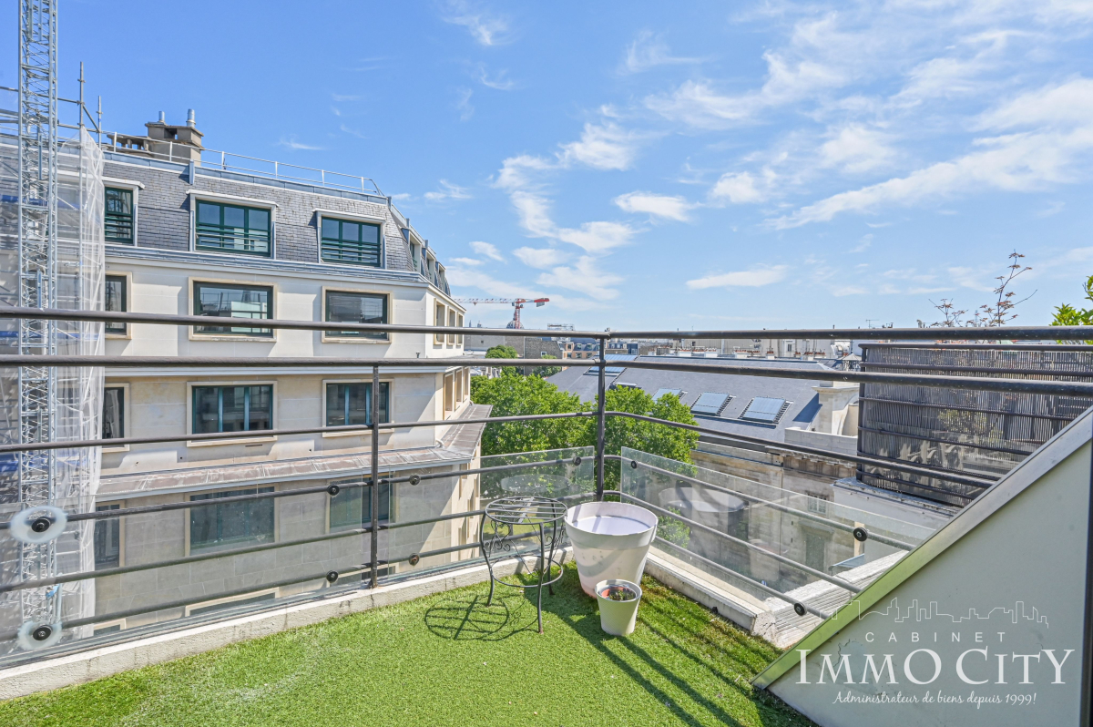 Location Appartement  2 pièces - 60.8m² 75008 Paris