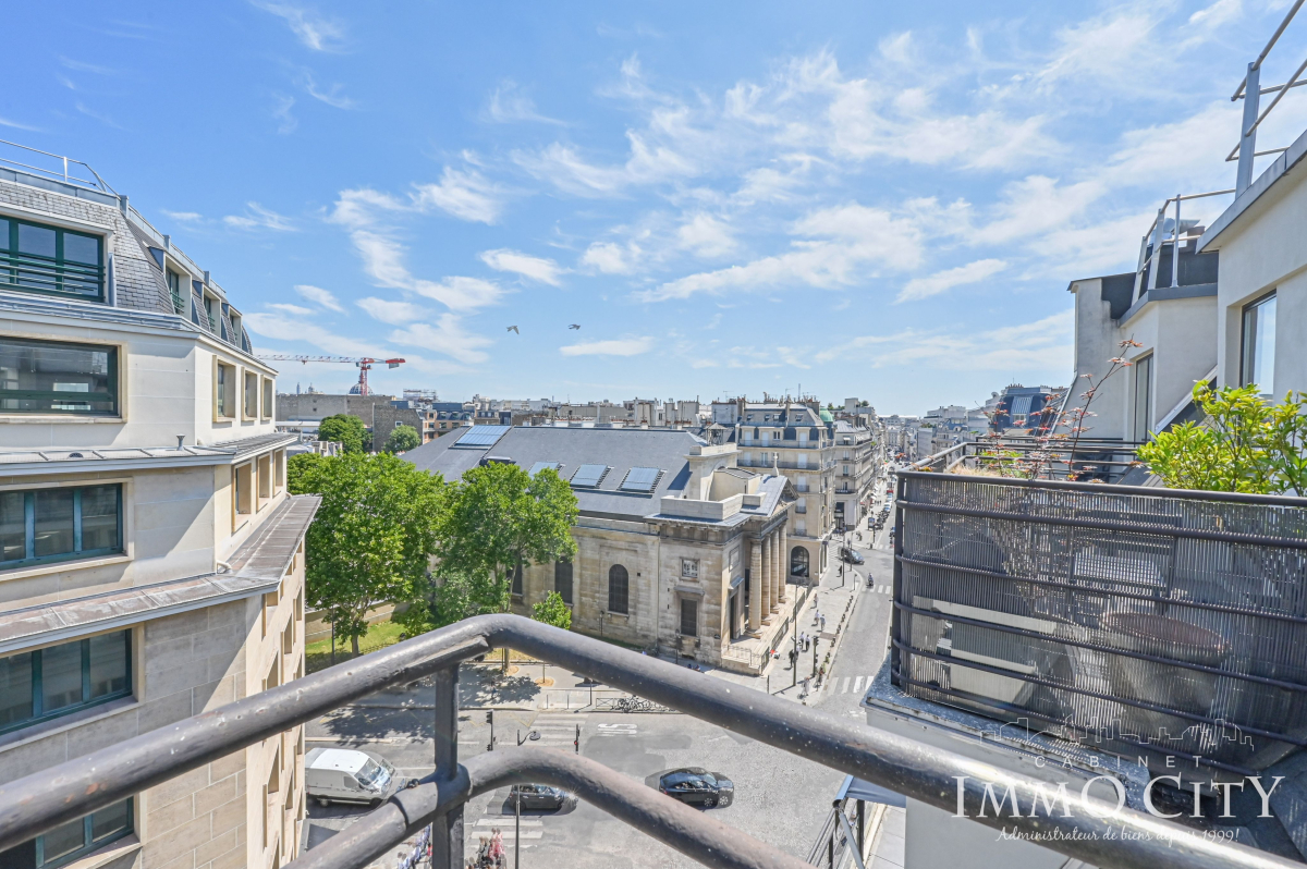 Location Appartement  2 pièces - 60.8m² 75008 Paris