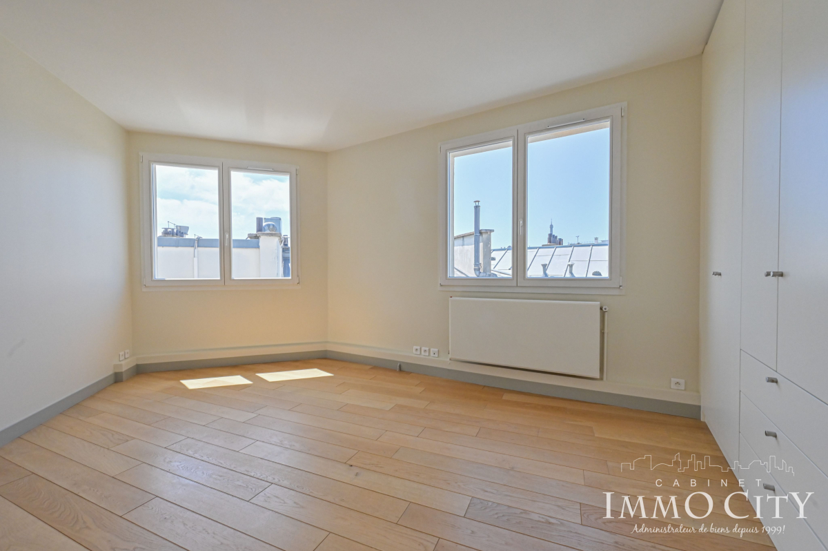 Location Appartement  2 pièces - 60.8m² 75008 Paris