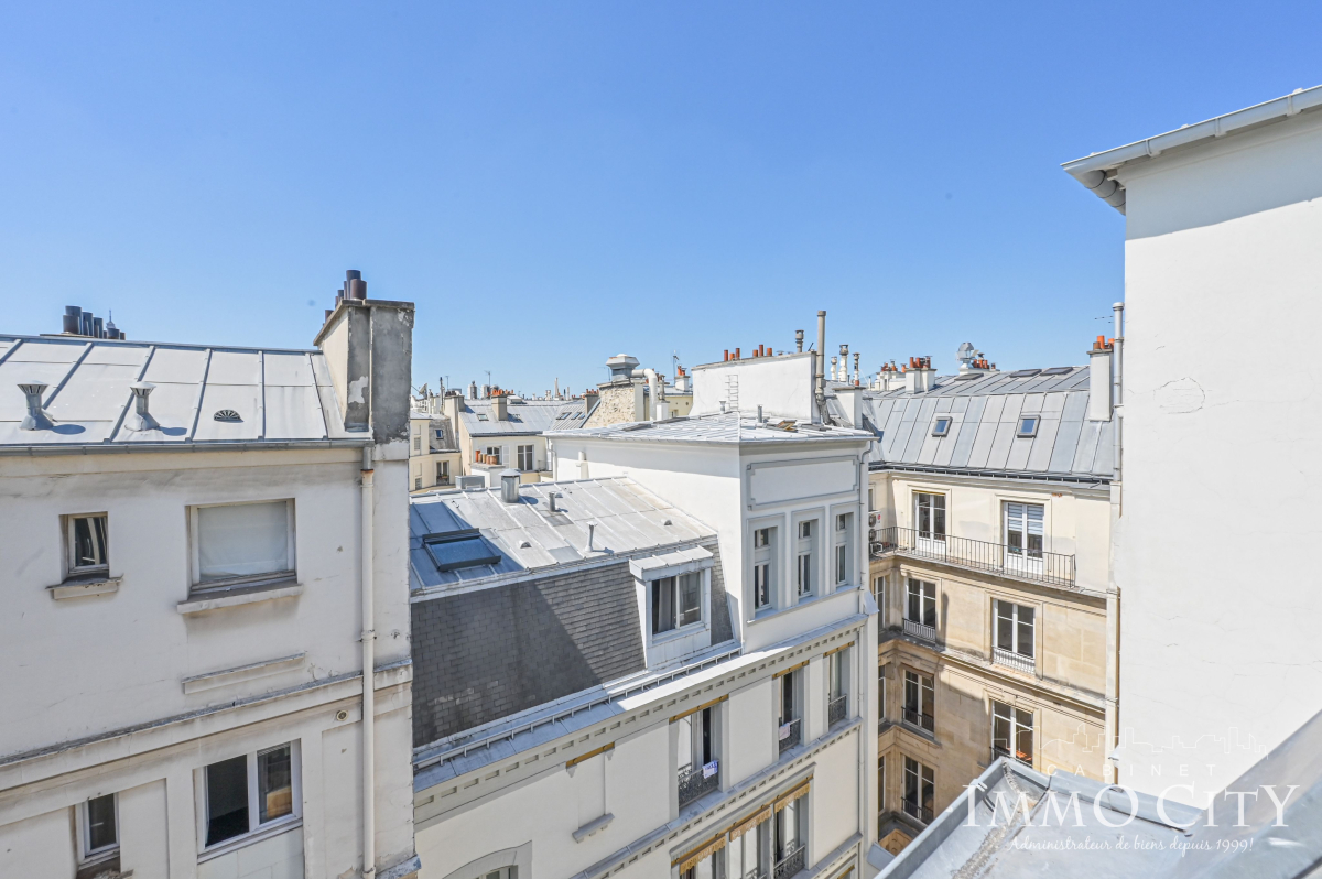 Location Appartement  2 pièces - 60.8m² 75008 Paris