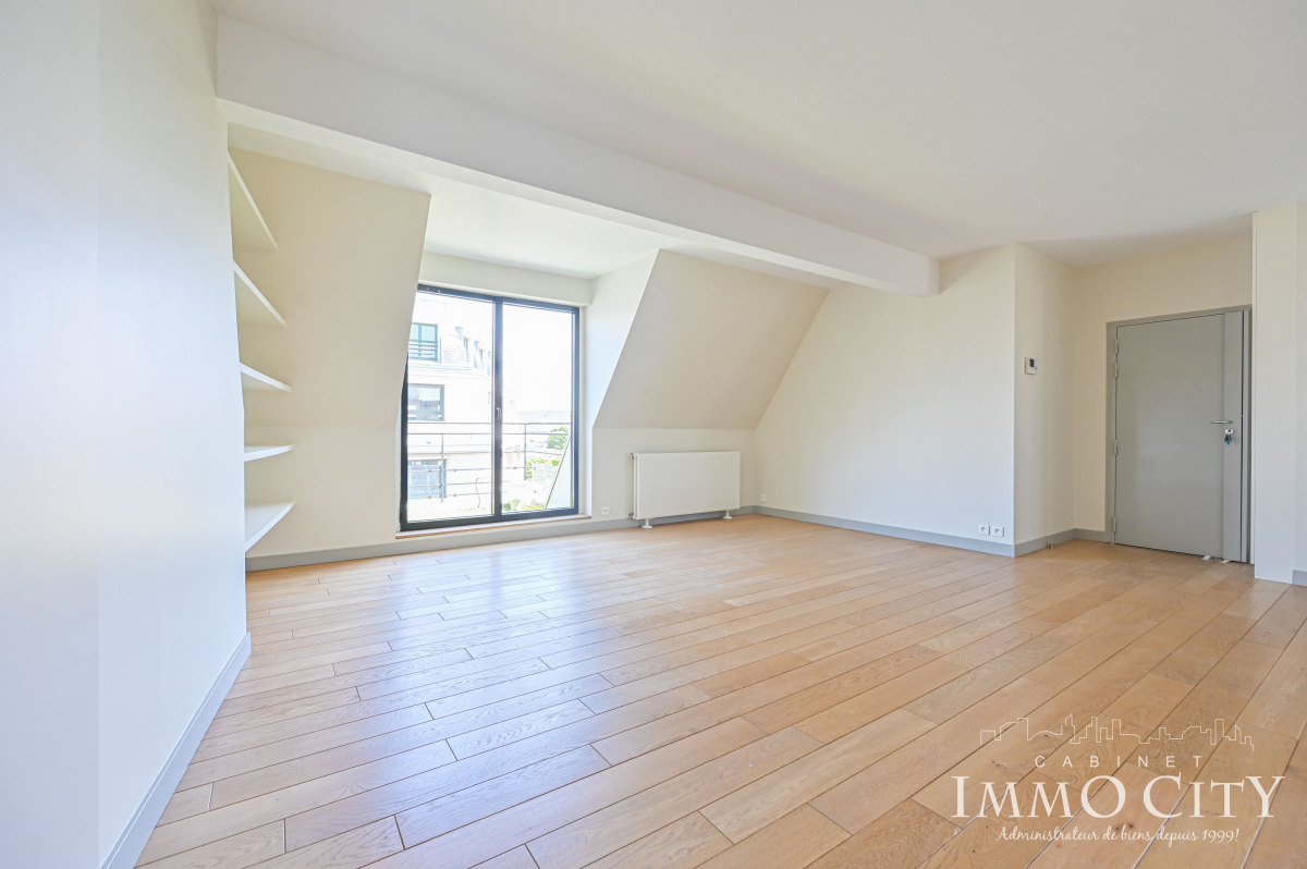 Location Appartement  2 pièces - 60.8m² 75008 Paris