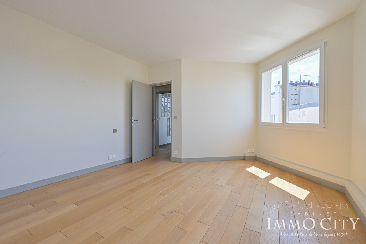 Location Appartement  2 pièces - 60.8m² 75008 Paris