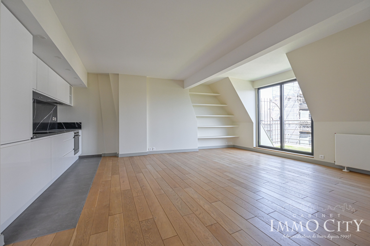 Location Appartement  2 pièces - 60.8m² 75008 Paris