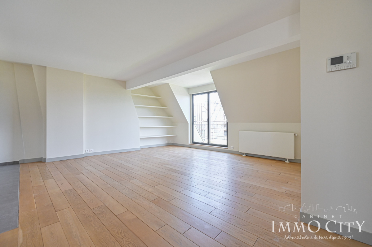 Location Appartement  2 pièces - 60.8m² 75008 Paris