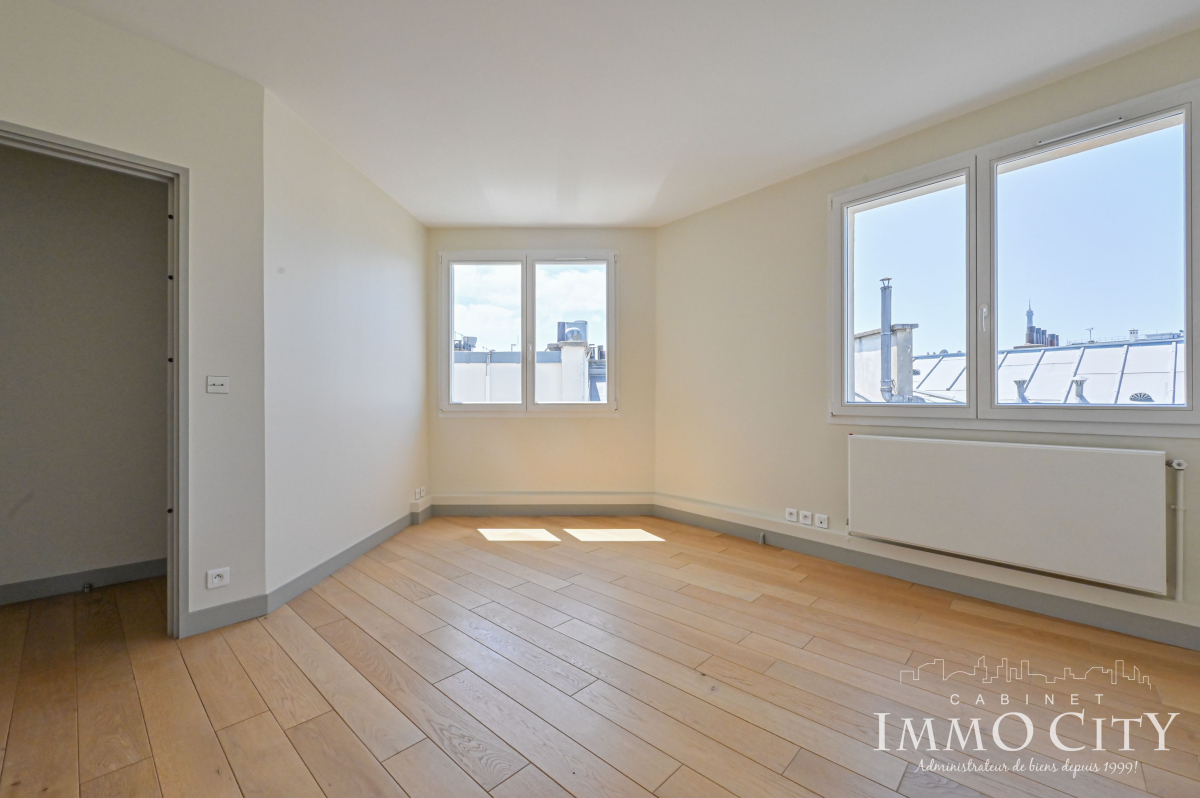 Location Appartement  2 pièces - 60.8m² 75008 Paris