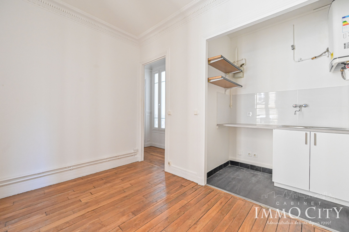 Location Appartement  2 pièces - 28m² 75018 Paris