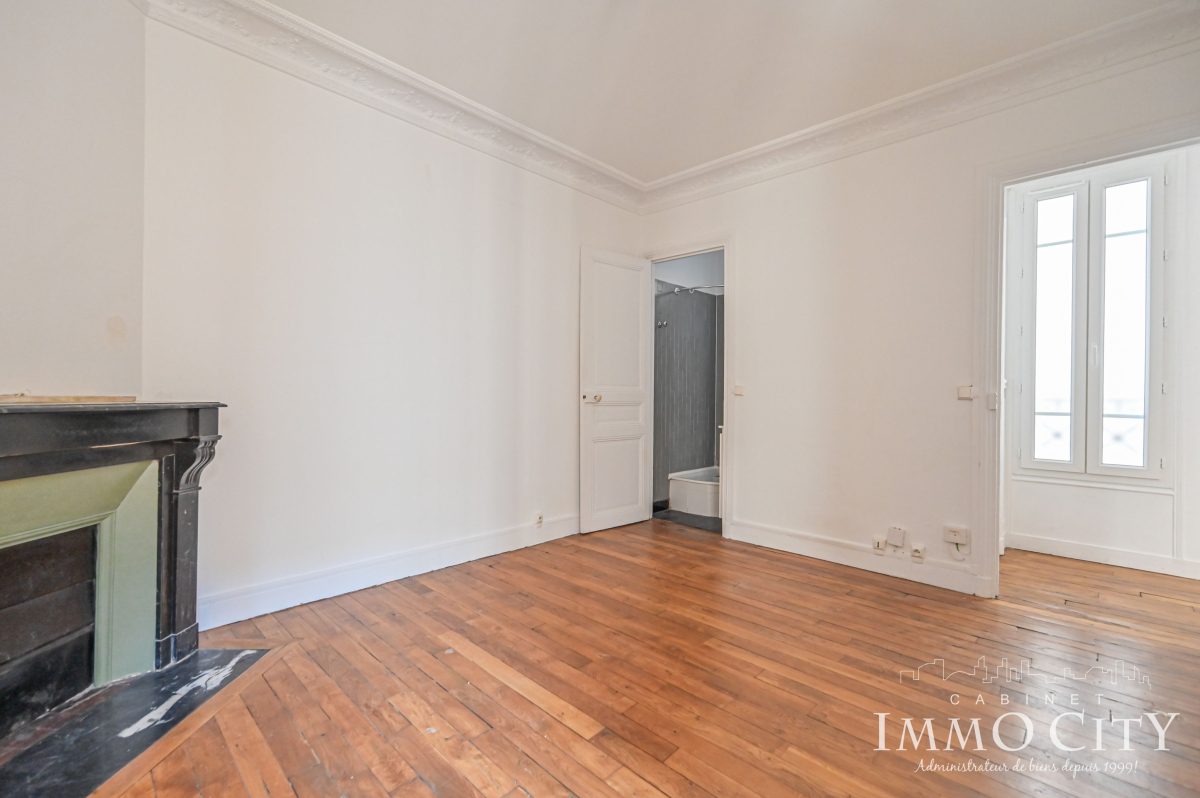 Location Appartement  2 pièces - 28m² 75018 Paris