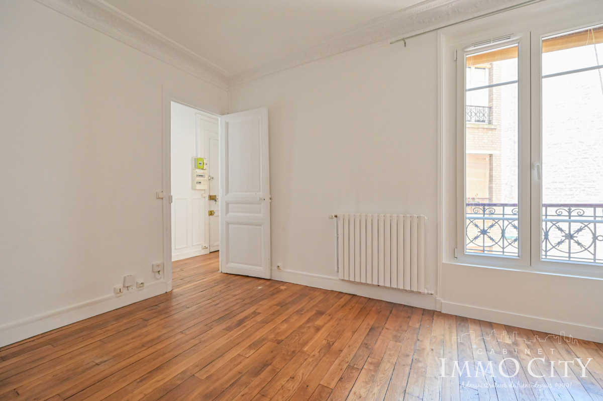 Location Appartement  2 pièces - 28m² 75018 Paris