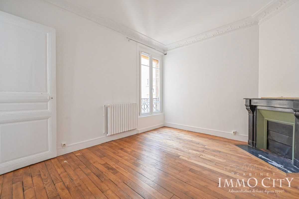 Location Appartement  2 pièces - 28m² 75018 Paris