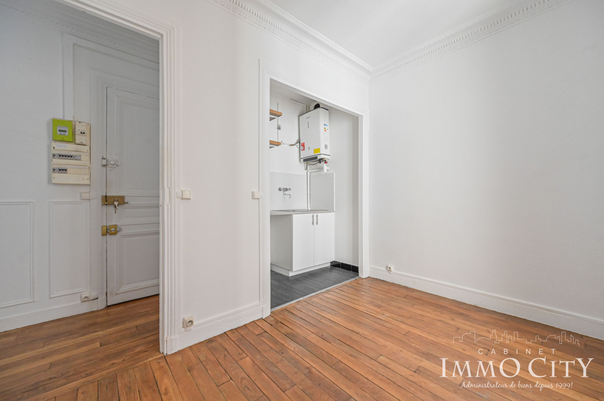 Location Appartement  2 pièces - 28m² 75018 Paris