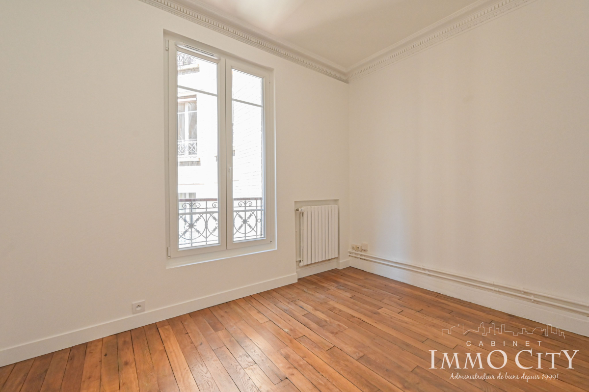 Location Appartement  2 pièces - 28m² 75018 Paris