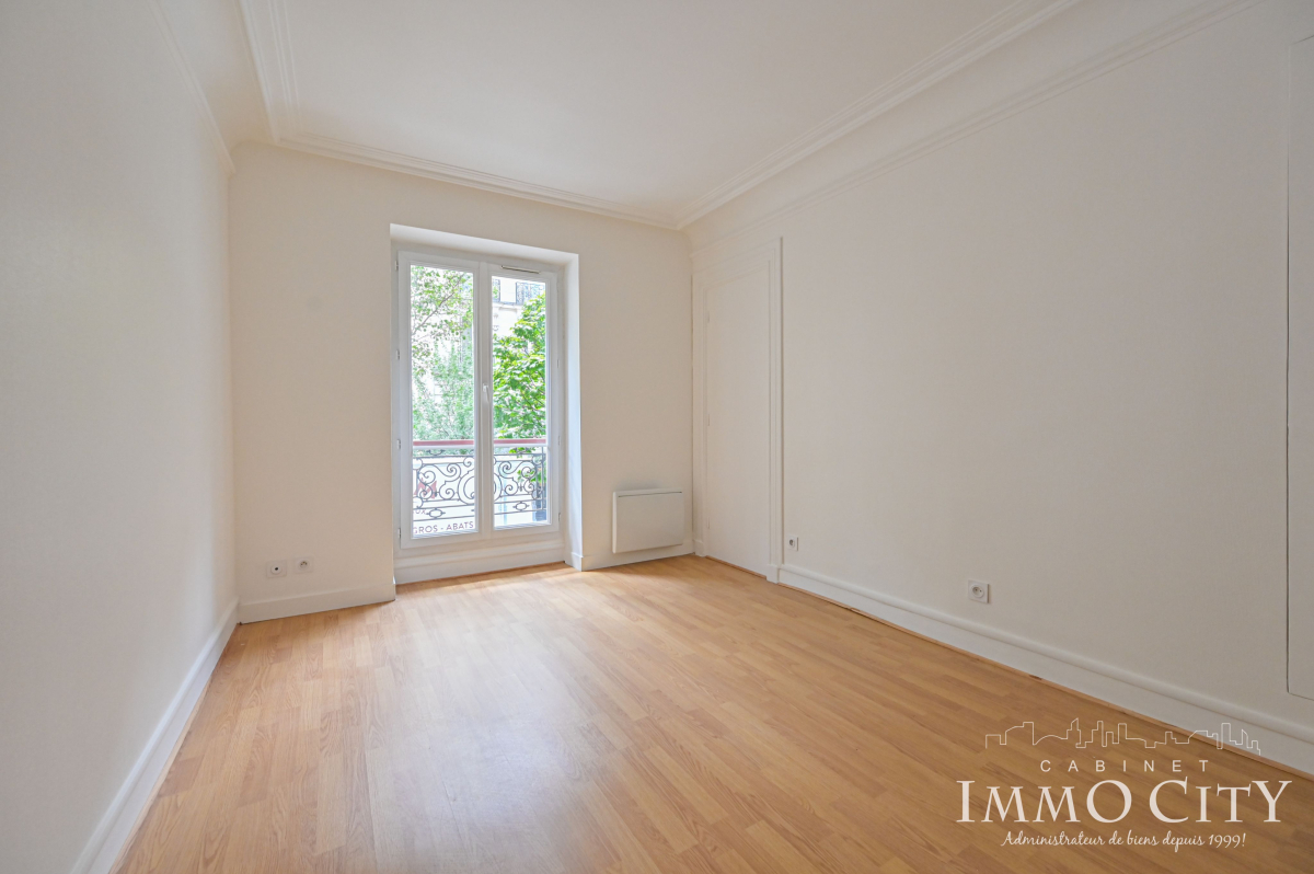 Location Appartement  3 pièces - 52m² 75018 Paris