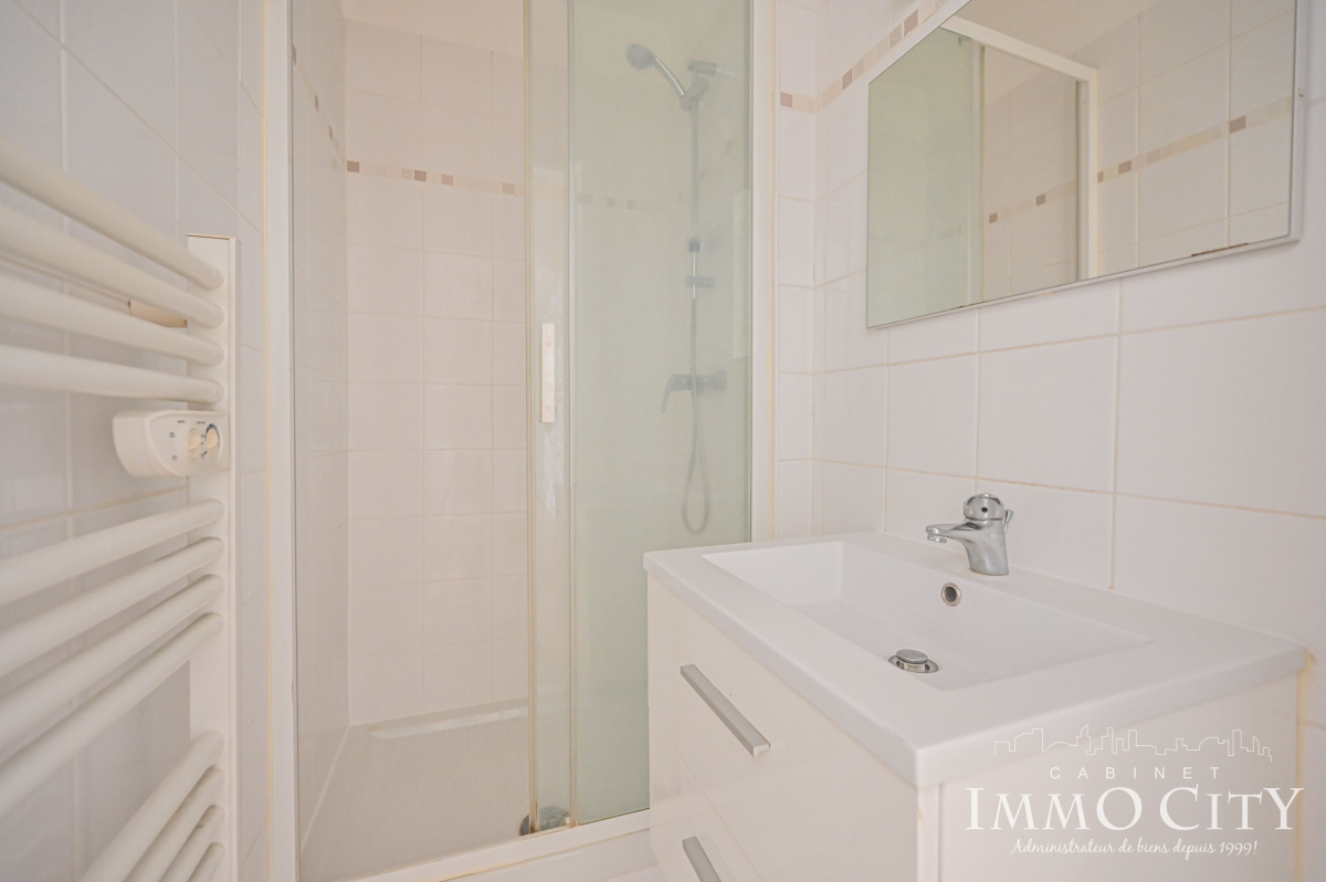 Location Appartement  3 pièces - 52m² 75018 Paris