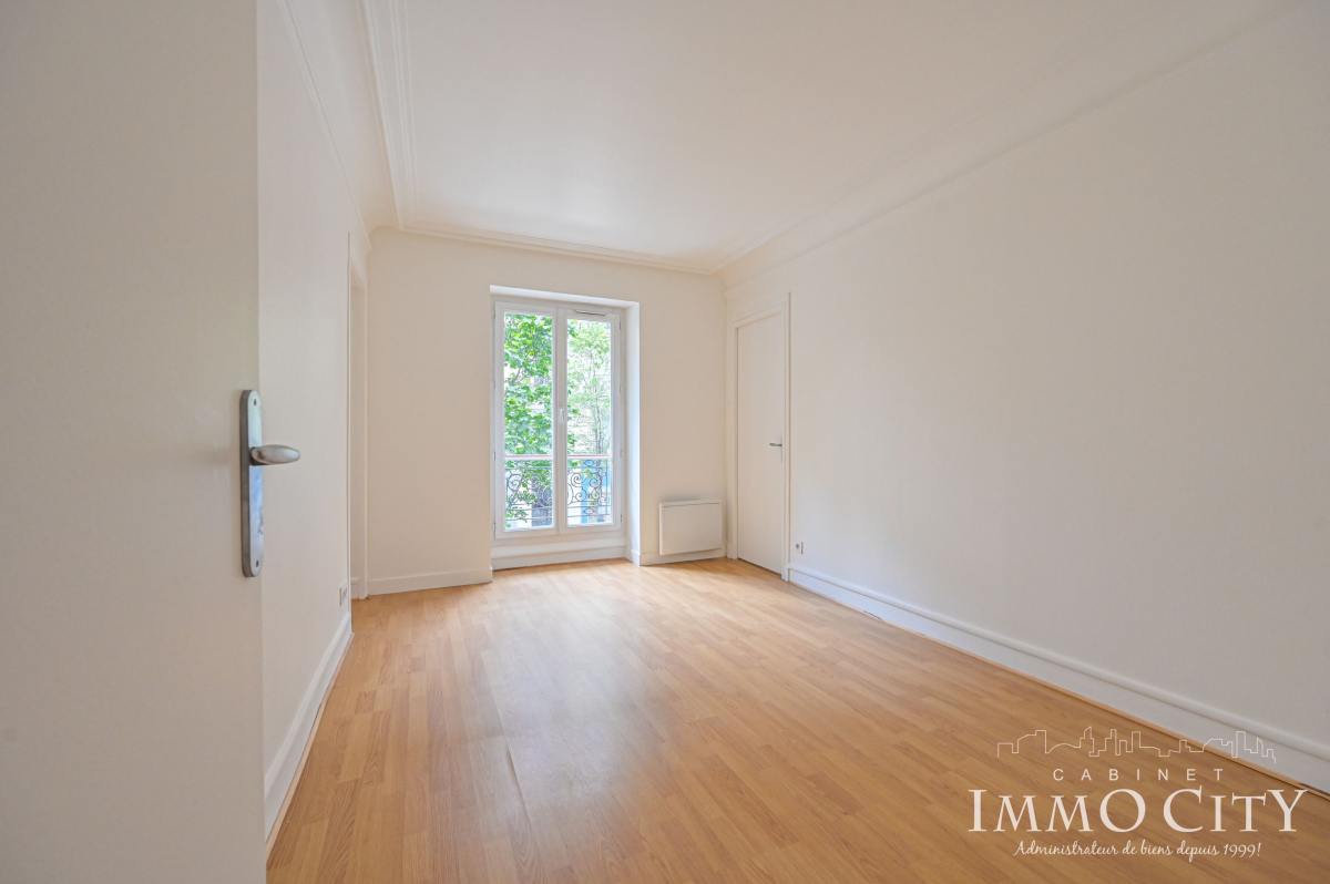 Location Appartement  3 pièces - 52m² 75018 Paris