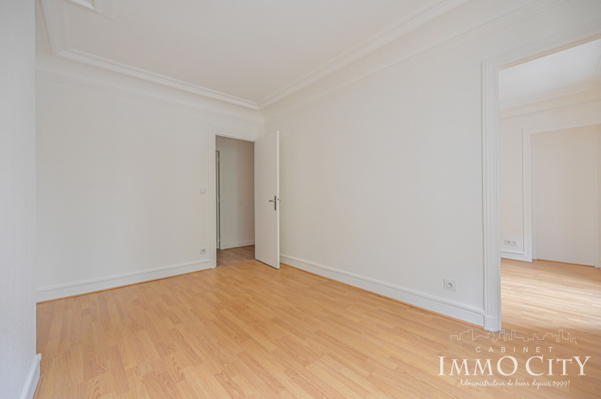 Location Appartement  3 pièces - 52m² 75018 Paris