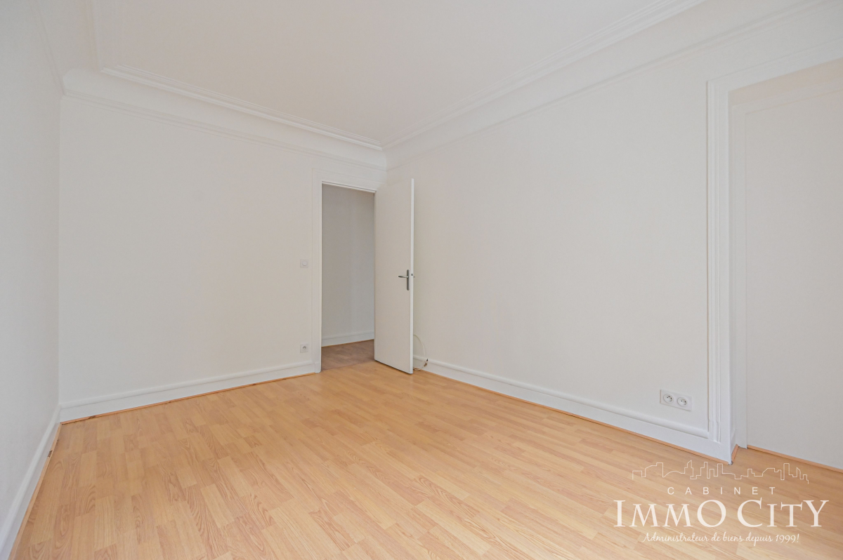 Location Appartement  3 pièces - 52m² 75018 Paris