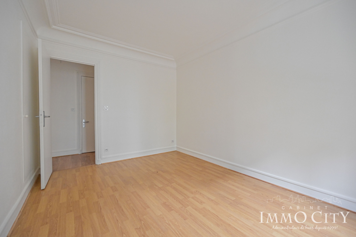 Location Appartement  3 pièces - 52m² 75018 Paris
