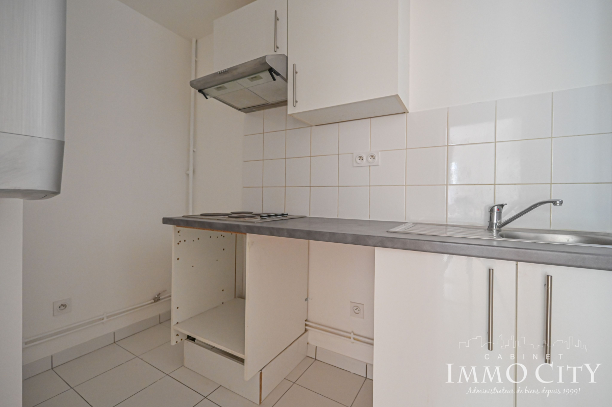 Location Appartement  3 pièces - 52m² 75018 Paris