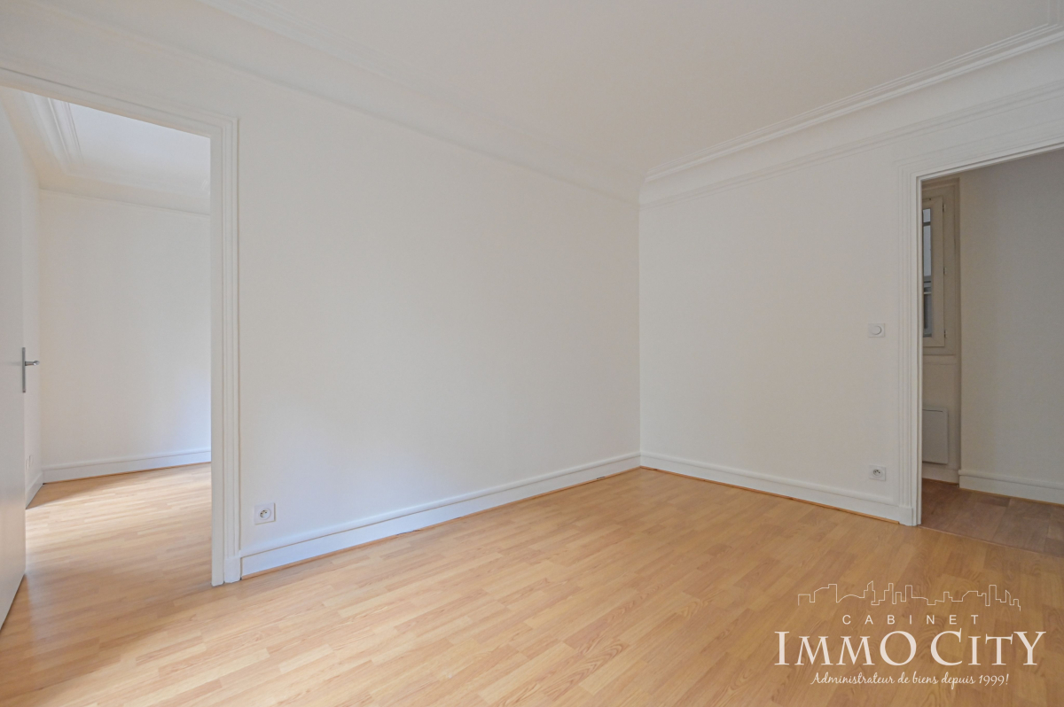 Location Appartement  3 pièces - 52m² 75018 Paris