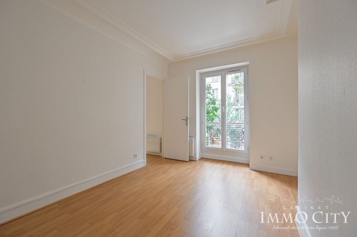 Location Appartement  3 pièces - 52m² 75018 Paris