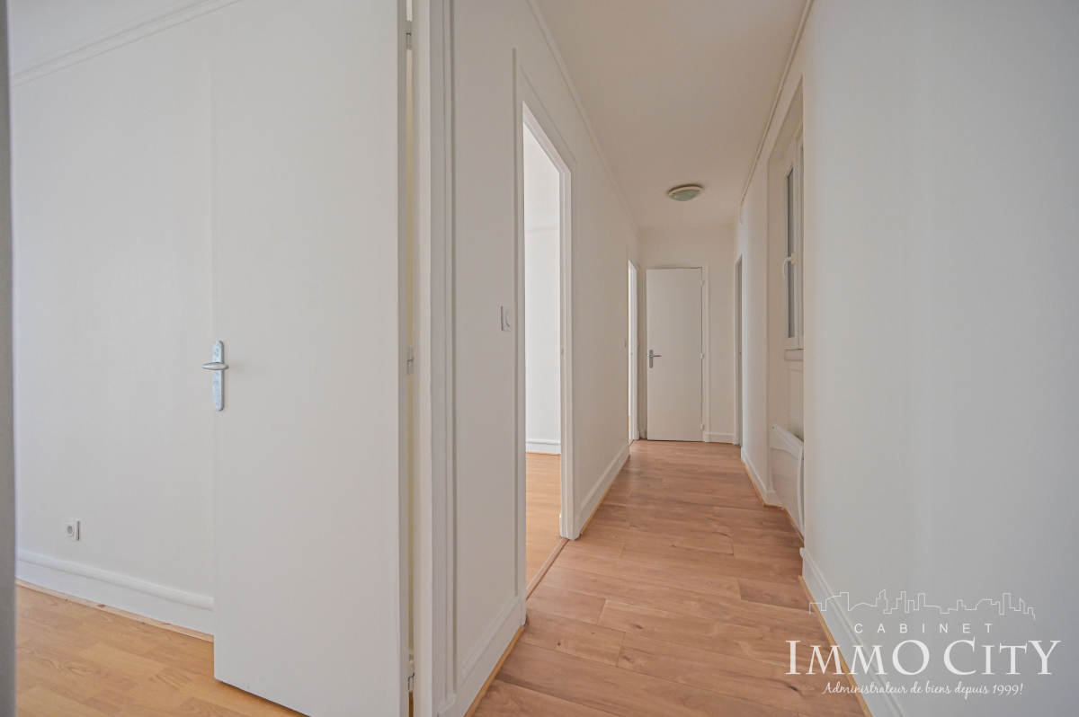 Location Appartement  3 pièces - 52m² 75018 Paris