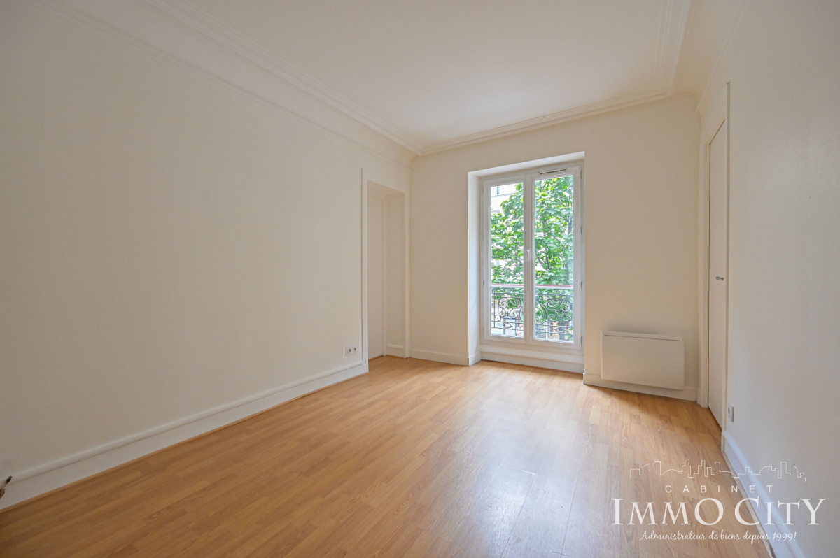 Location Appartement  3 pièces - 52m² 75018 Paris