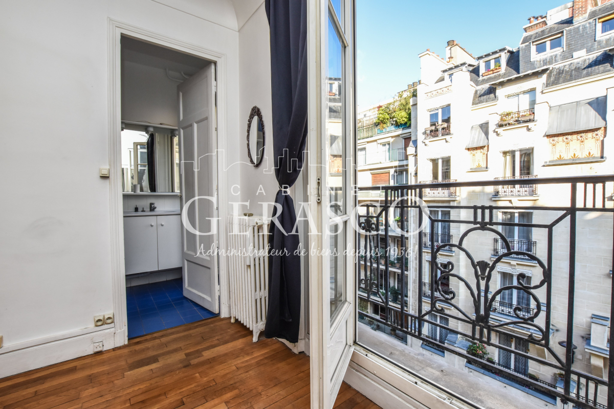 Location Appartement meublé 1 pièce (studio) - 30.1m² 75015 Paris