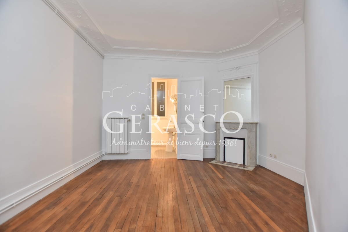 Location Appartement  2 pièces - 37.49m² 75015 Paris