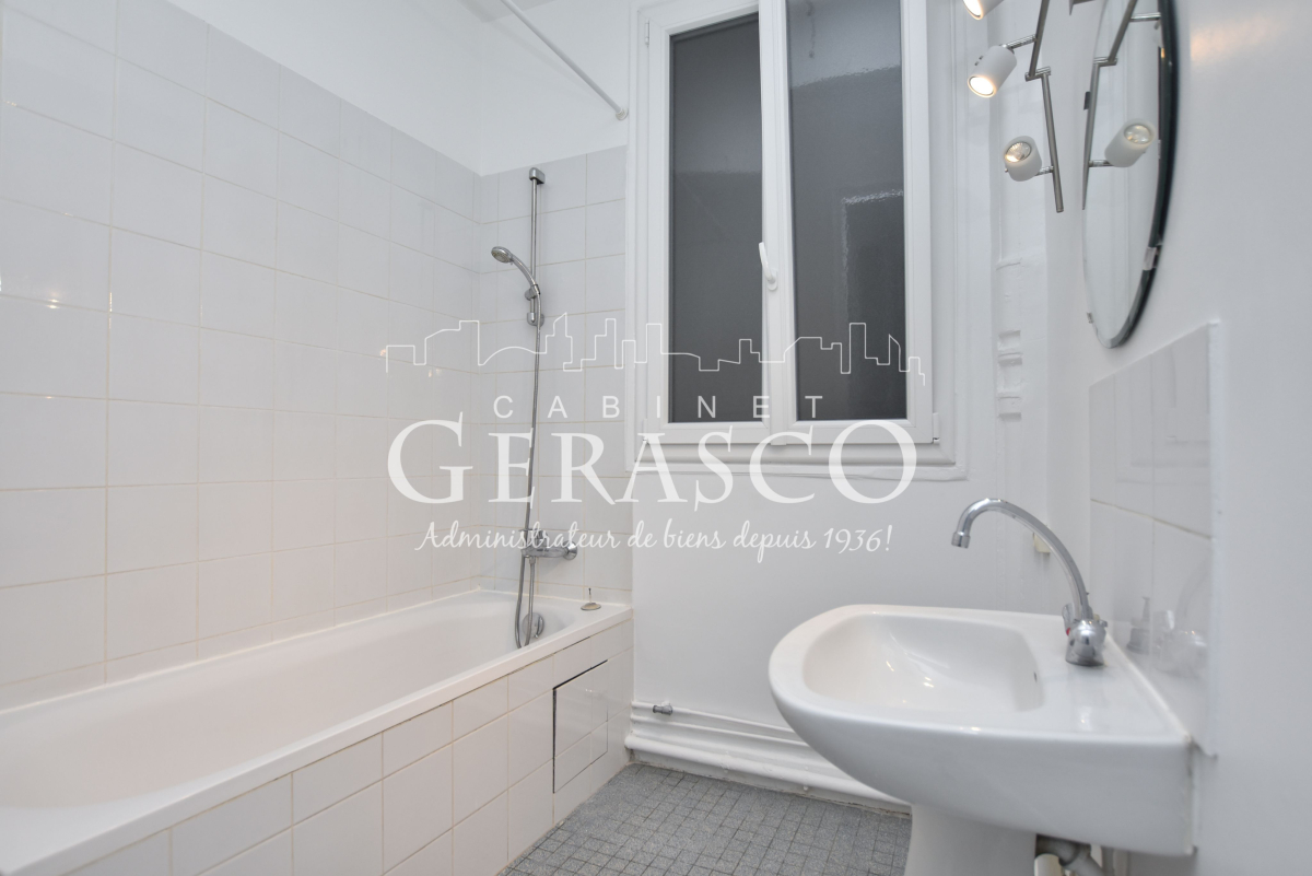 Location Appartement  2 pièces - 37.49m² 75015 Paris