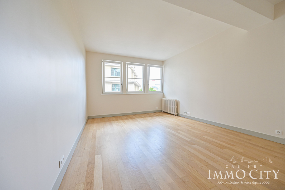 Location Appartement  3 pièces - 72.87m² 75008 Paris
