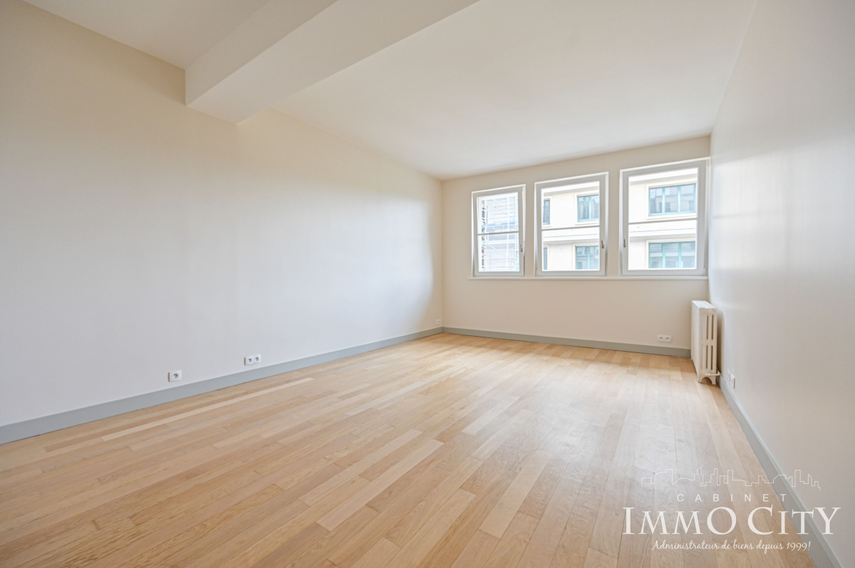 Location Appartement  3 pièces - 72.87m² 75008 Paris