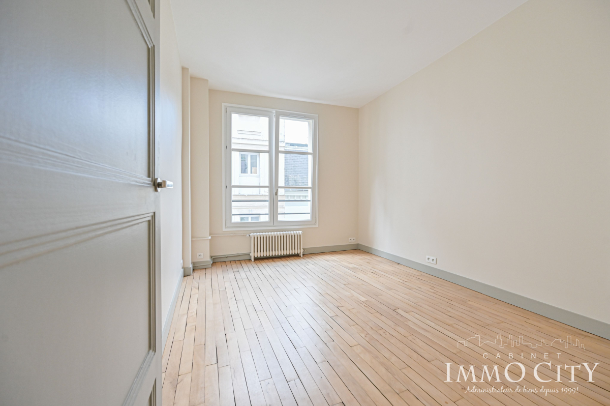 Location Appartement  3 pièces - 72.87m² 75008 Paris