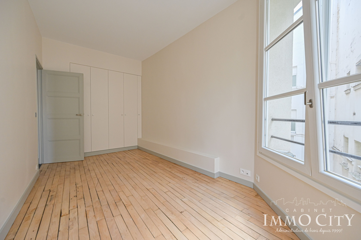 Location Appartement  3 pièces - 72.87m² 75008 Paris