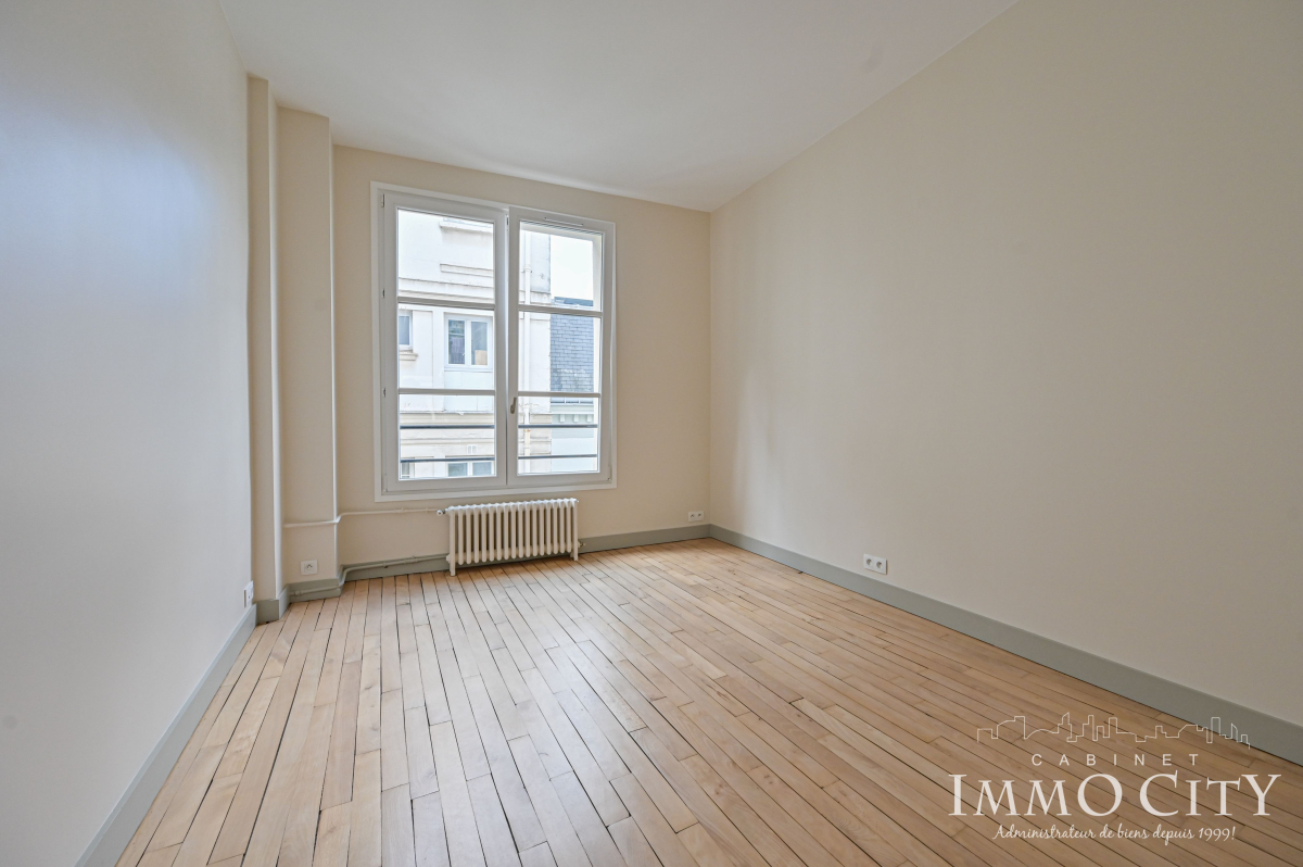 Location Appartement  3 pièces - 72.87m² 75008 Paris