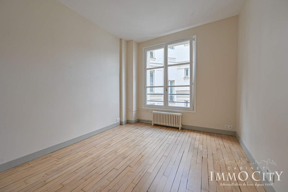 Location Appartement  3 pièces - 72.87m² 75008 Paris
