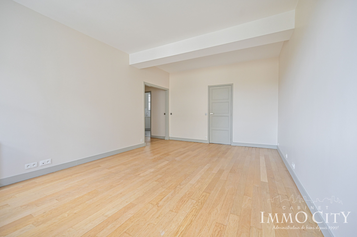 Location Appartement  3 pièces - 72.87m² 75008 Paris