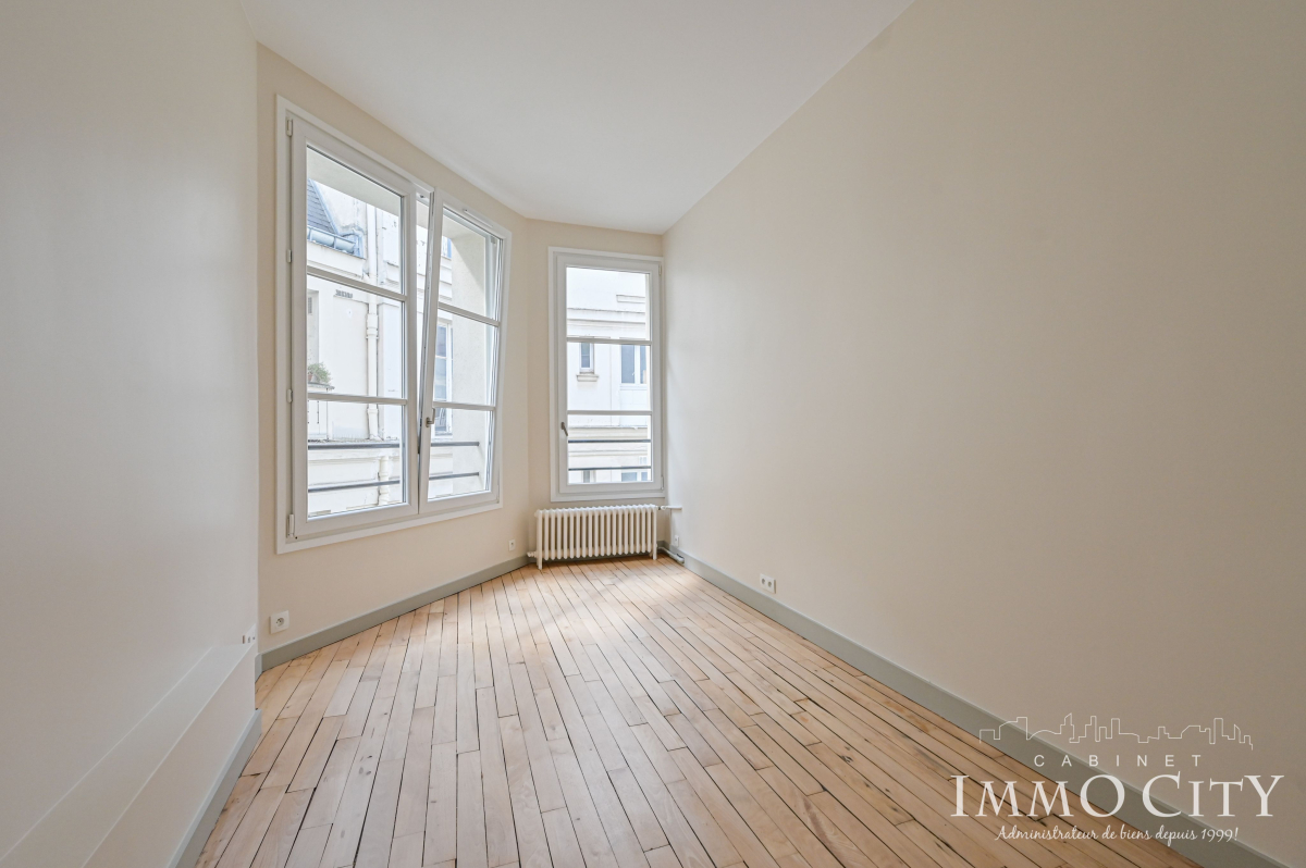 Location Appartement  3 pièces - 72.87m² 75008 Paris