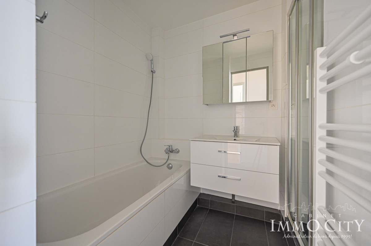 Location Appartement  3 pièces - 72.87m² 75008 Paris