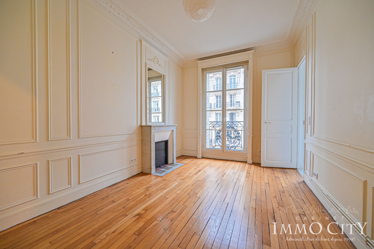 Location Appartement  5 pièces - 135m² 75007 Paris