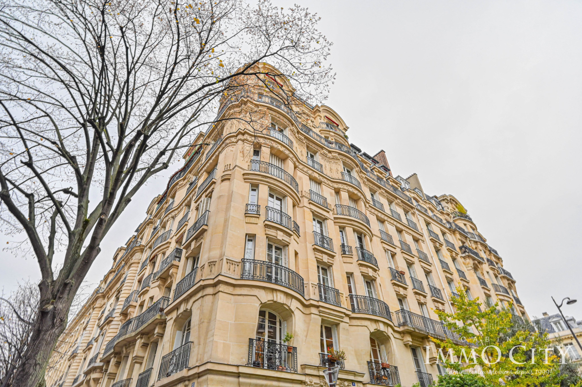 Location Appartement  5 pièces - 135m² 75007 Paris