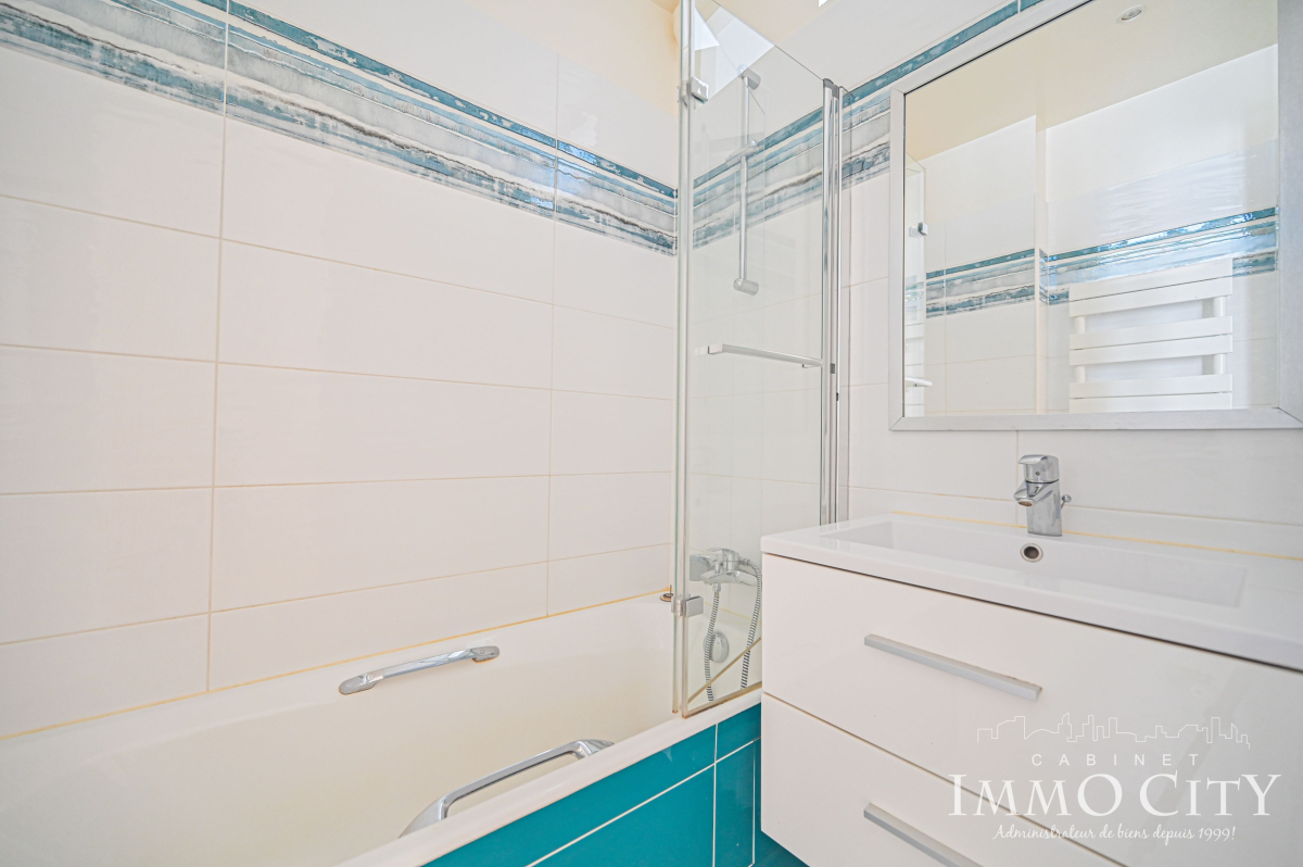 Location Appartement  5 pièces - 135m² 75007 Paris