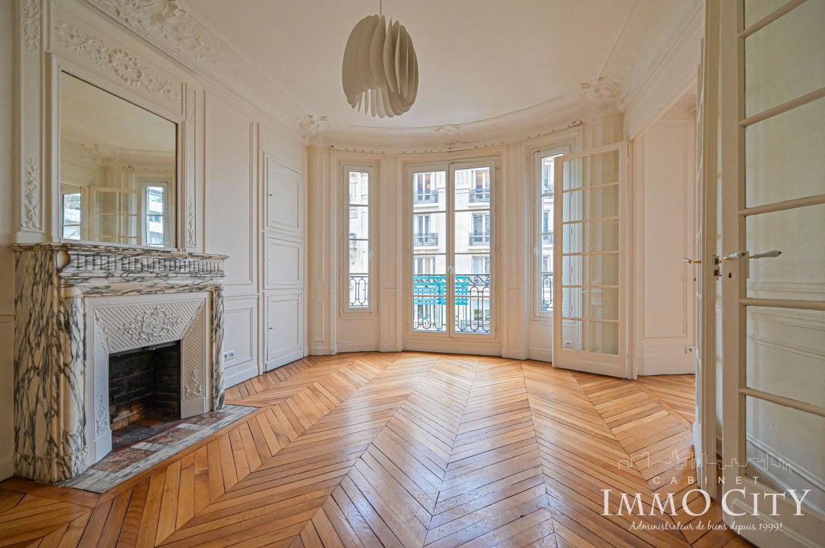Location Appartement  5 pièces - 135m² 75007 Paris