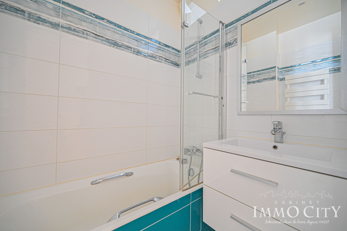 Location Appartement  5 pièces - 135m² 75007 Paris