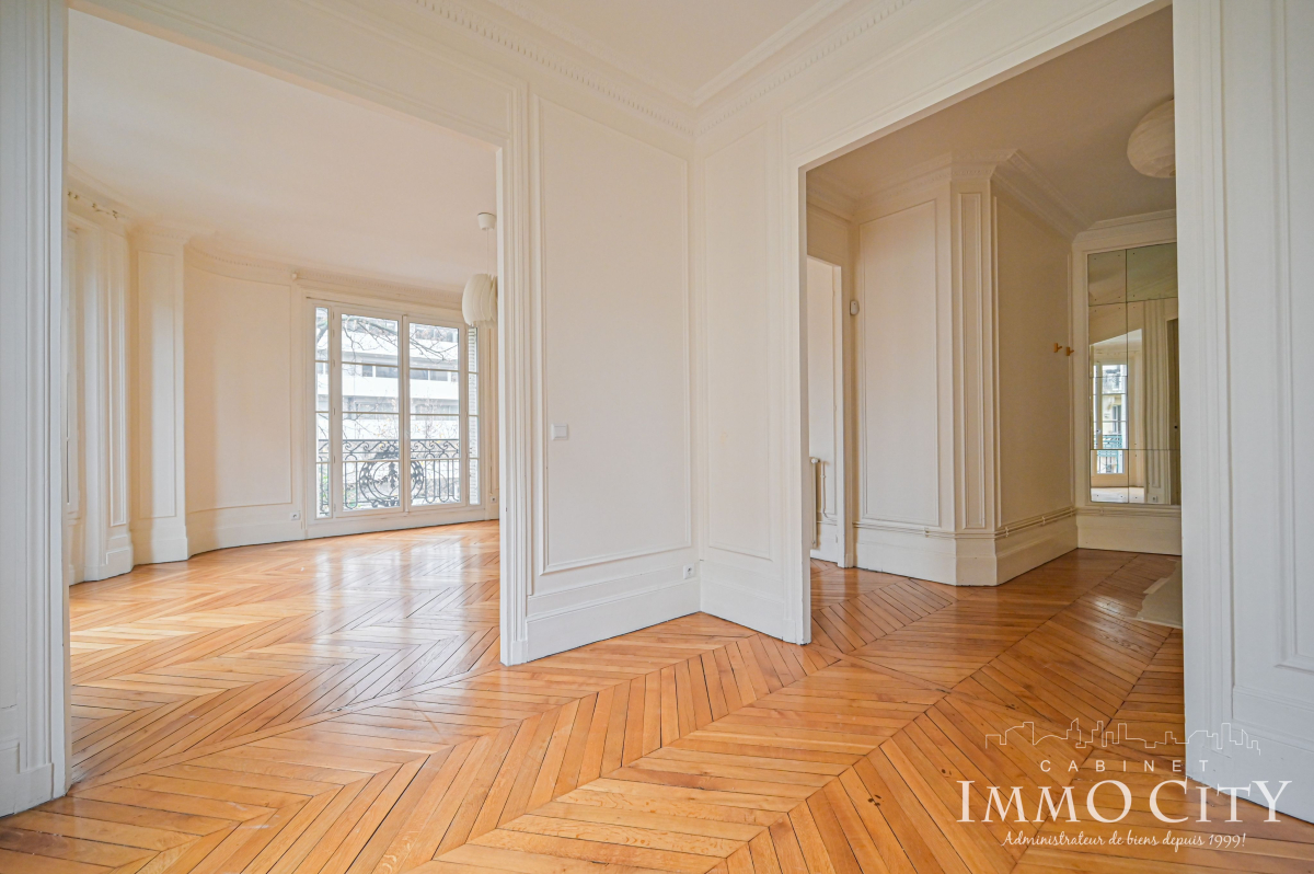 Location Appartement  5 pièces - 135m² 75007 Paris