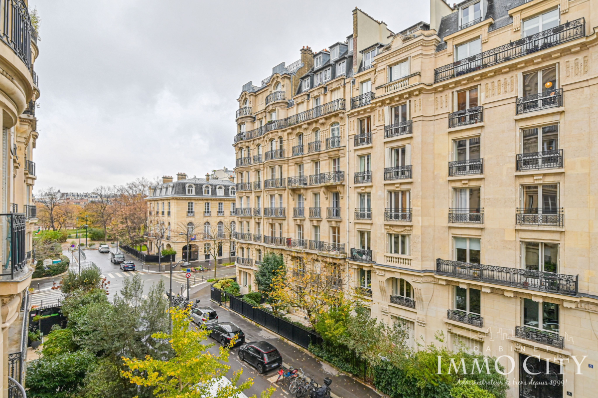 Location Appartement  5 pièces - 135m² 75007 Paris