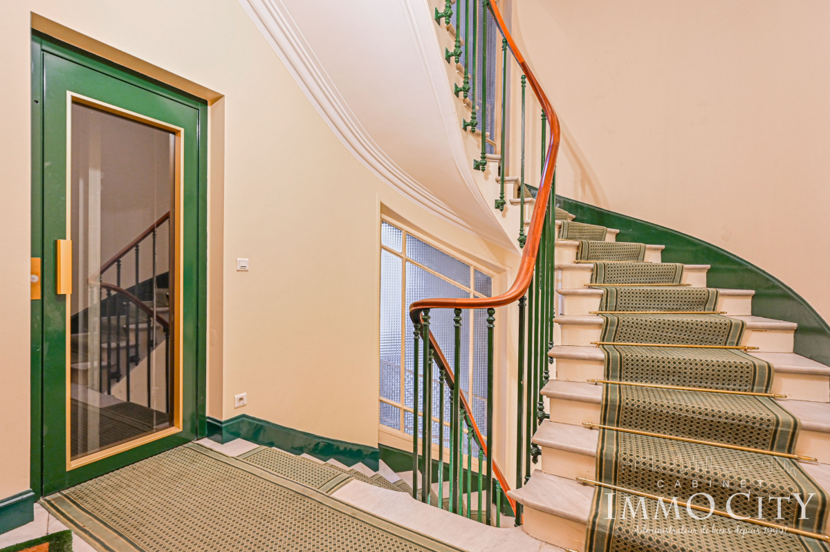 Location Appartement  5 pièces - 135m² 75007 Paris