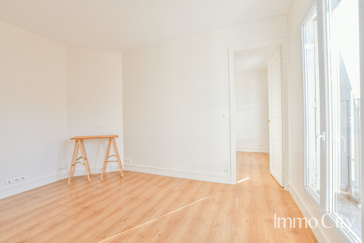 Location Appartement  2 pièces - 40.21m² 75014 Paris