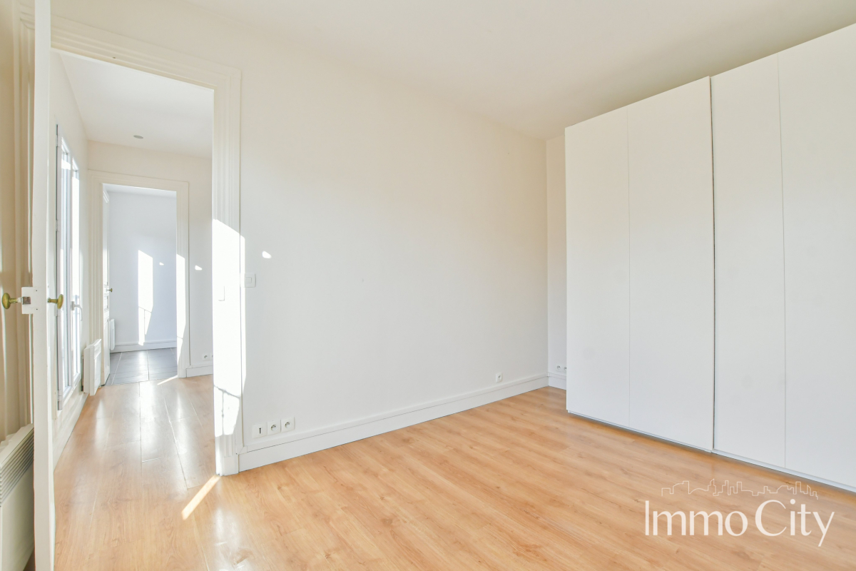 Location Appartement  2 pièces - 40.21m² 75014 Paris
