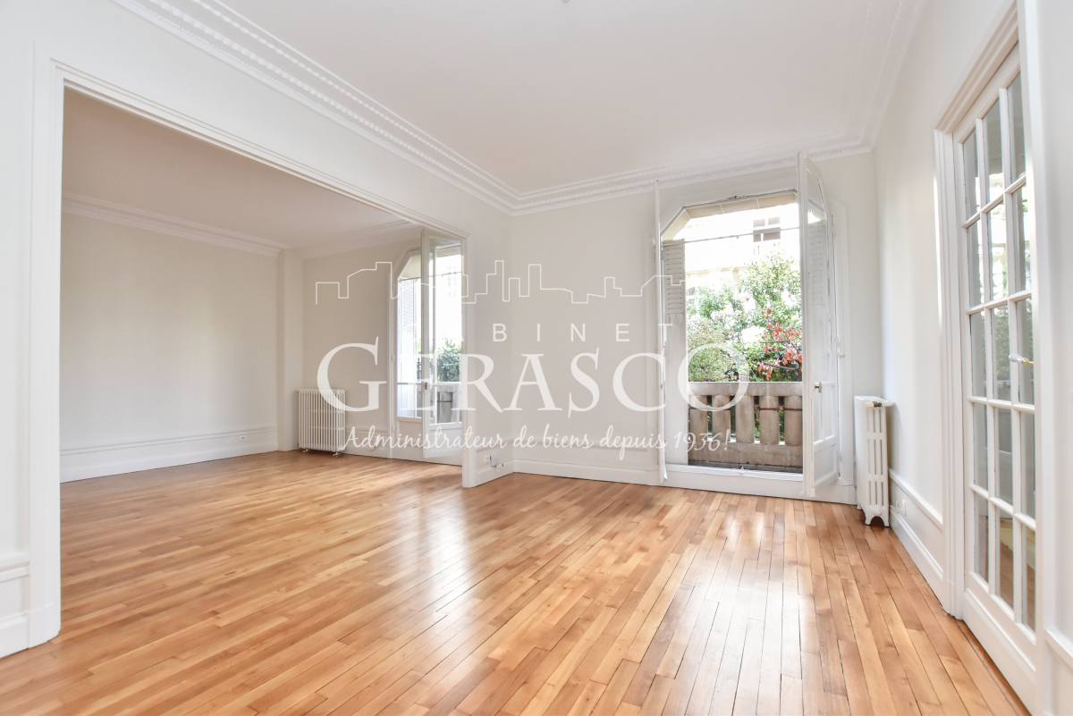Location Appartement  4 pièces - 99.5m² 75007 Paris